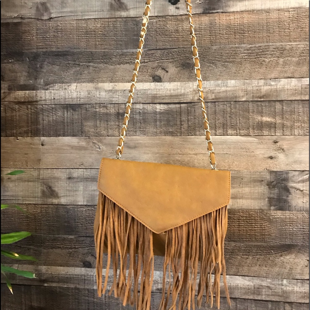 Chic tan crossbody bag with fringe